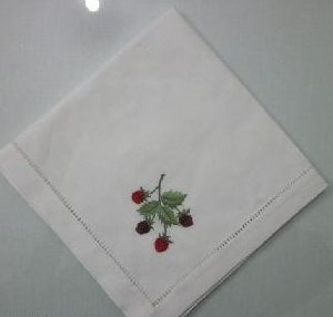 Khăn Ăn Thêu Quả Dâu