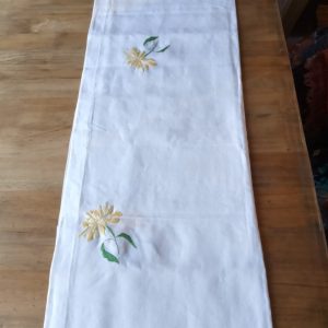 Khăn Chạy Thêu Hoa Cúc